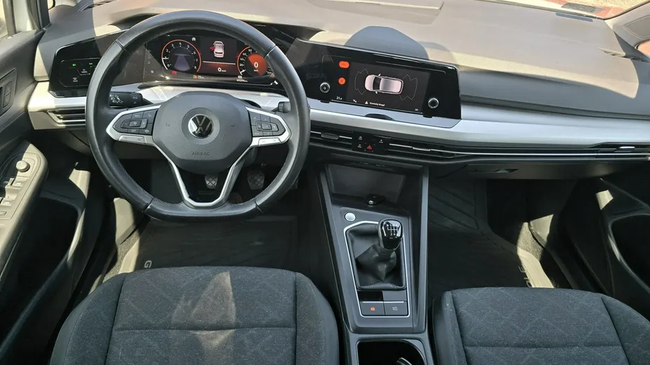 VOLKSWAGEN Golf -