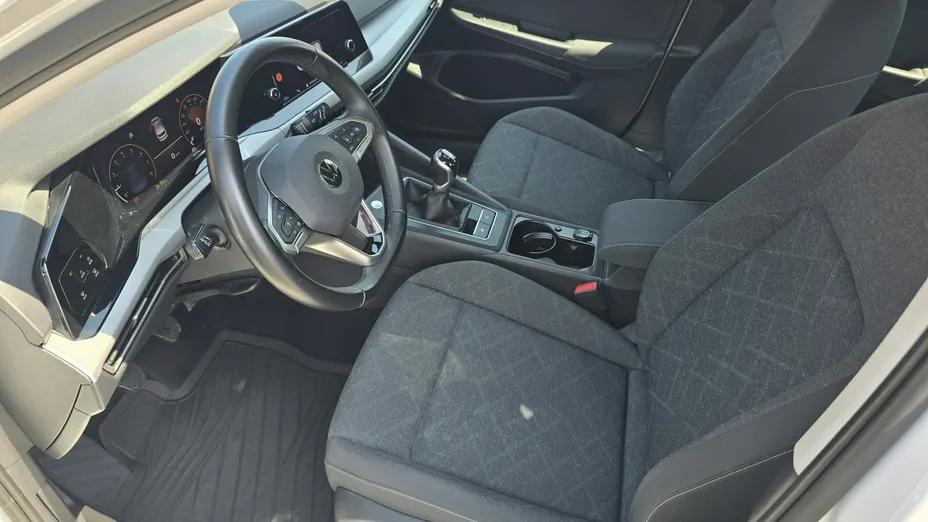 VOLKSWAGEN Golf -