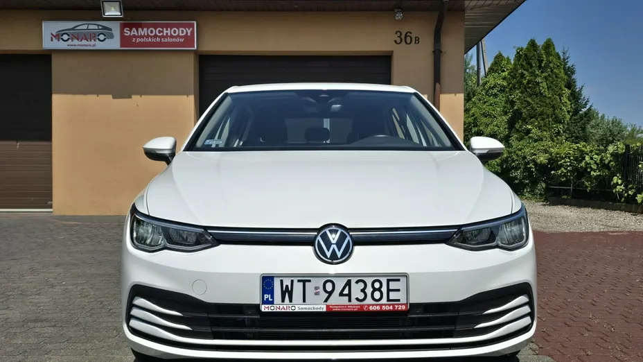 VOLKSWAGEN Golf -