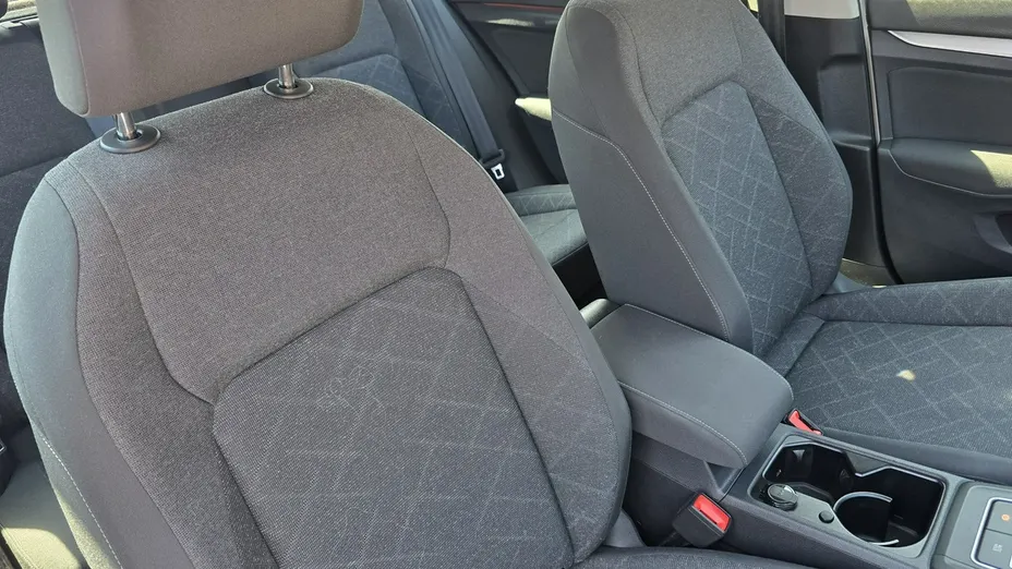 VOLKSWAGEN Golf -