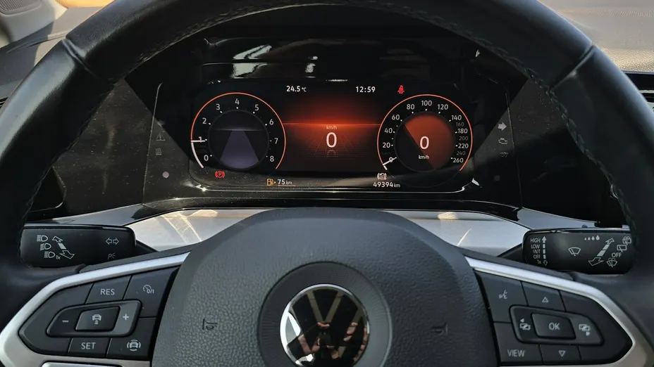 VOLKSWAGEN Golf -