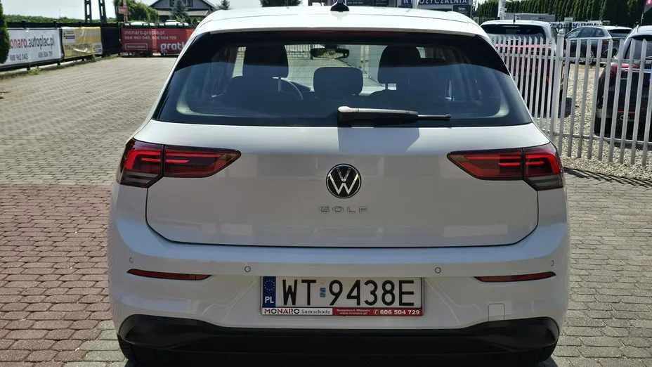 VOLKSWAGEN Golf -