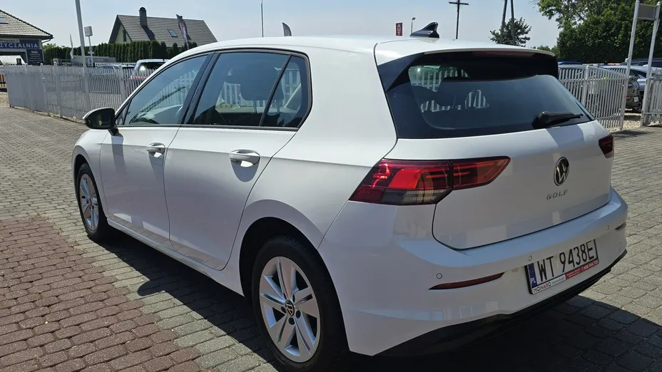 VOLKSWAGEN Golf -