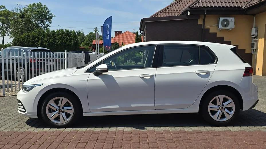 VOLKSWAGEN Golf -
