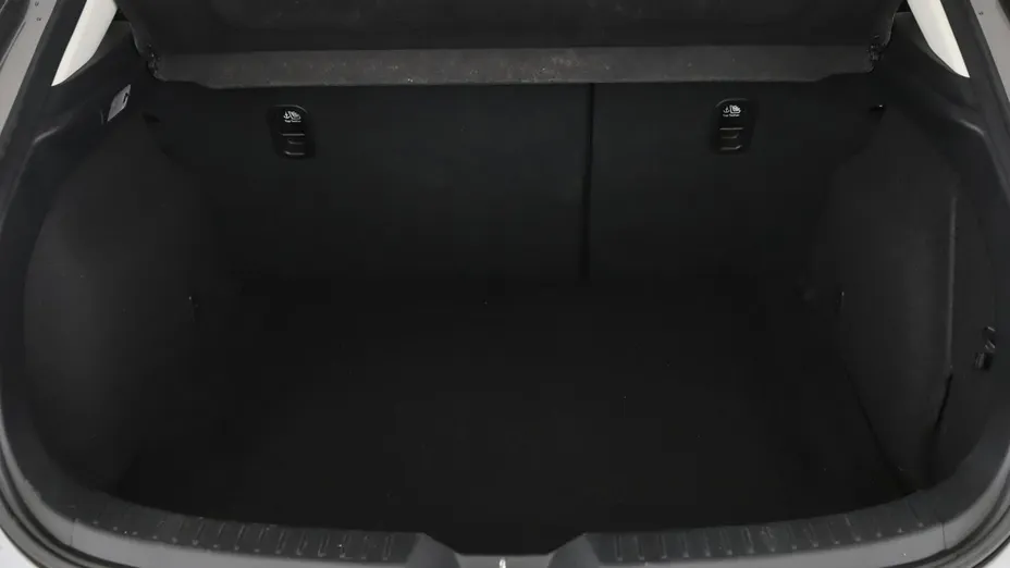 MAZDA 3 -