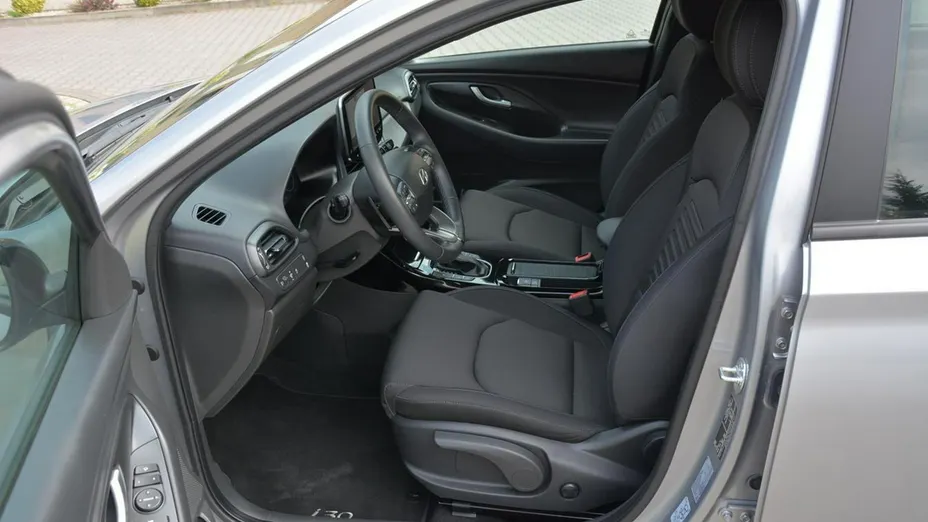 HYUNDAI i30 -