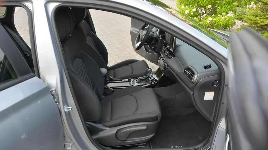 HYUNDAI i30 -