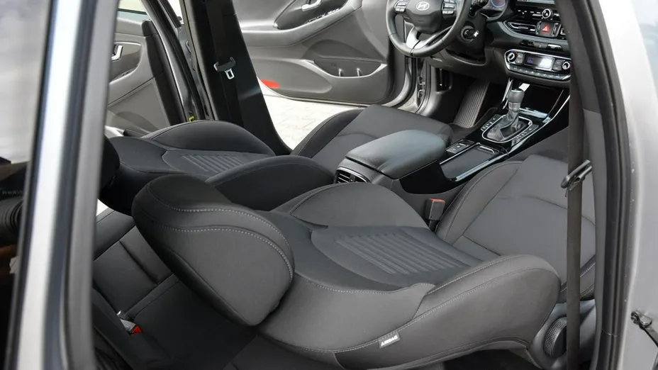 HYUNDAI i30 -