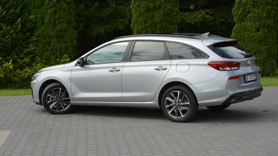 HYUNDAI i30 -