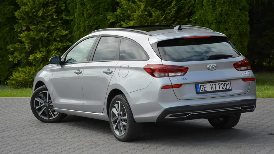HYUNDAI i30 -