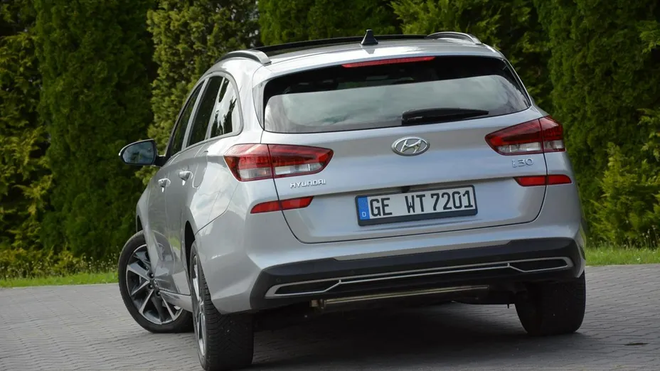 HYUNDAI i30 -