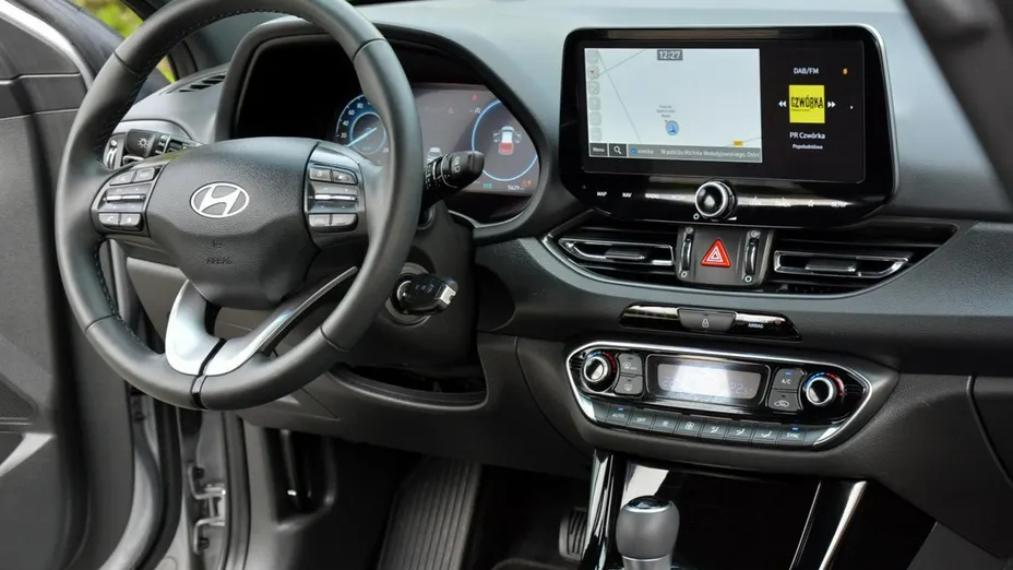 HYUNDAI i30 -