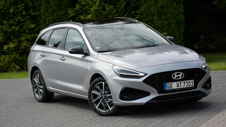 HYUNDAI i30 -