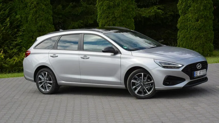 HYUNDAI i30 -