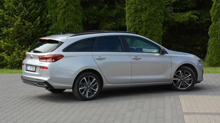 HYUNDAI i30 -