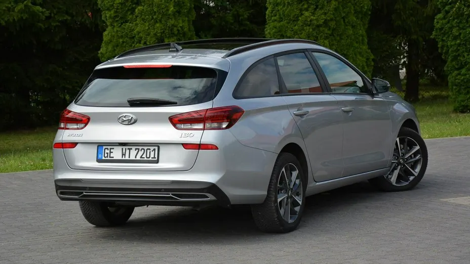 HYUNDAI i30 -