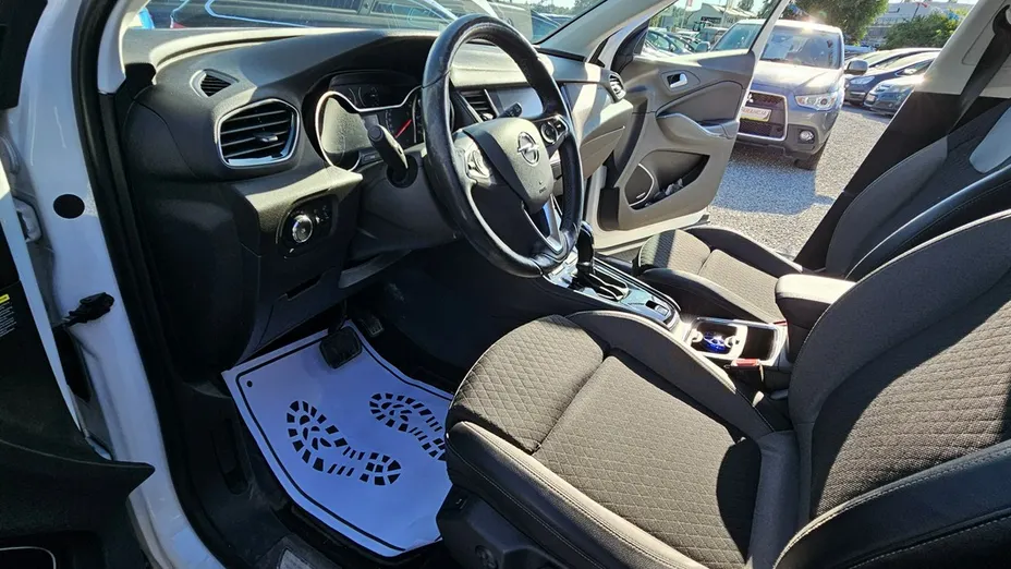 OPEL Grandland X -