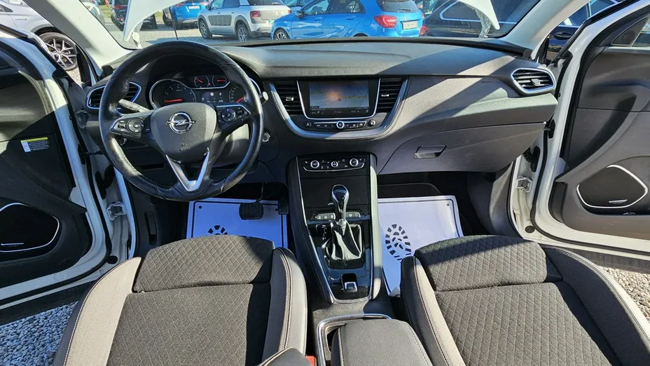 OPEL Grandland X -