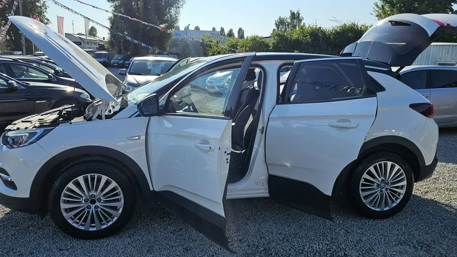 OPEL Grandland X -