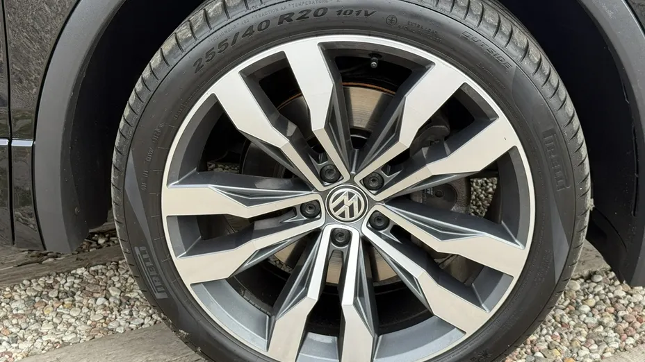 VOLKSWAGEN Tiguan -