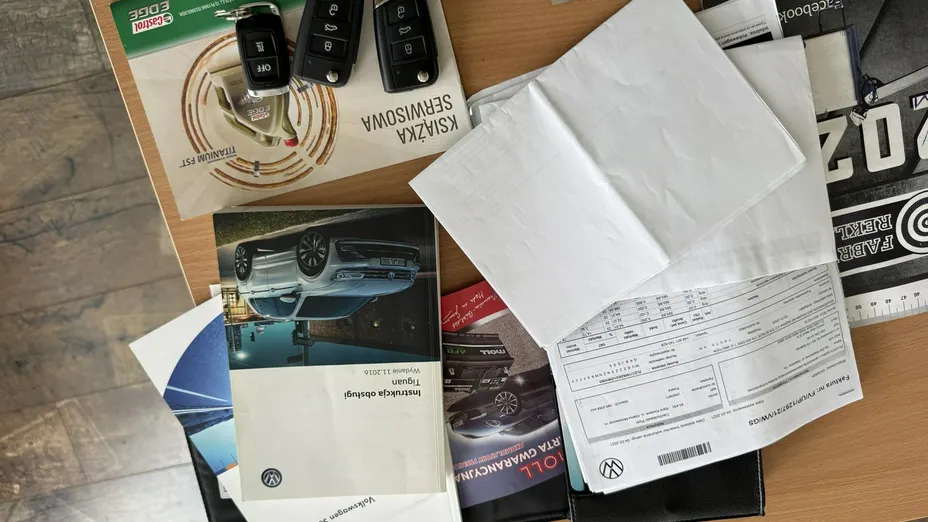 VOLKSWAGEN Tiguan -