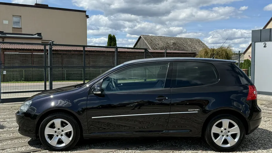VOLKSWAGEN Golf -