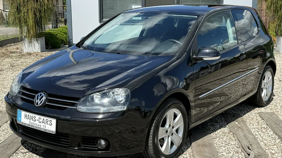 VOLKSWAGEN Golf -