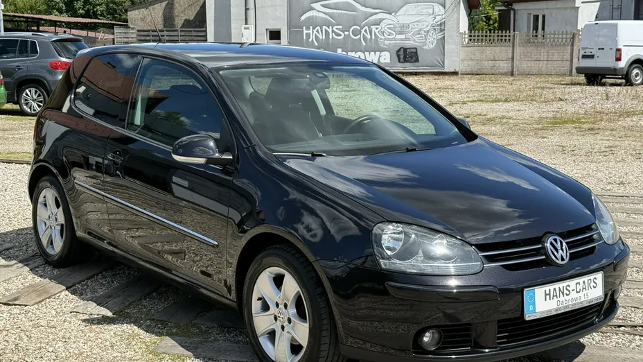 VOLKSWAGEN Golf -
