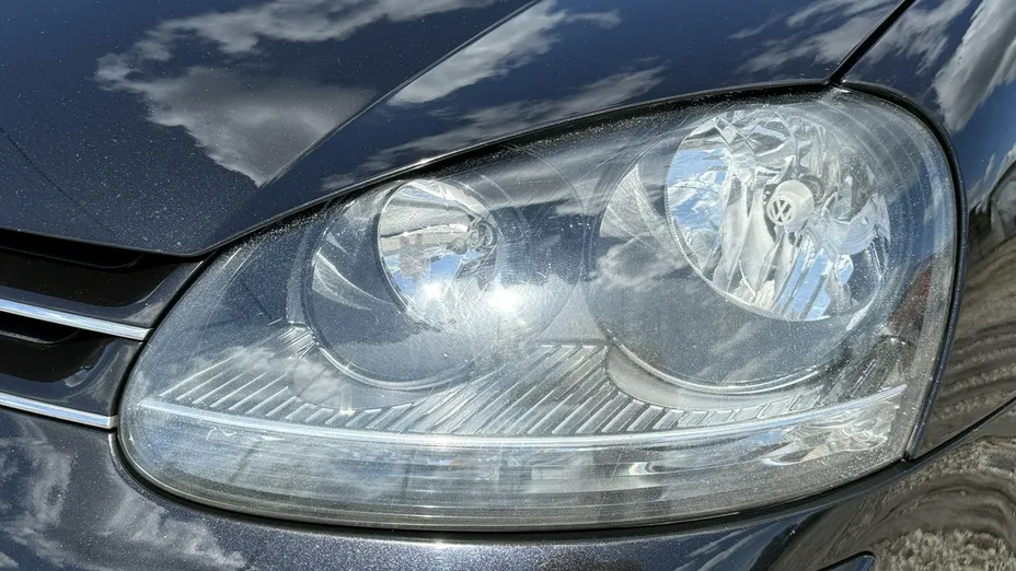 VOLKSWAGEN Golf -