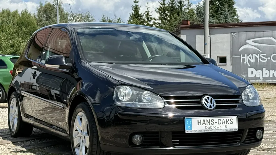VOLKSWAGEN Golf -