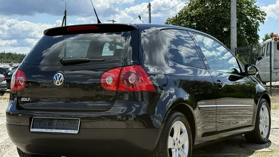 VOLKSWAGEN Golf -