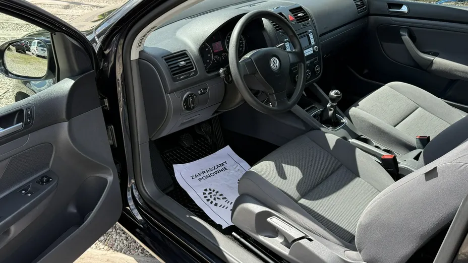 VOLKSWAGEN Golf -