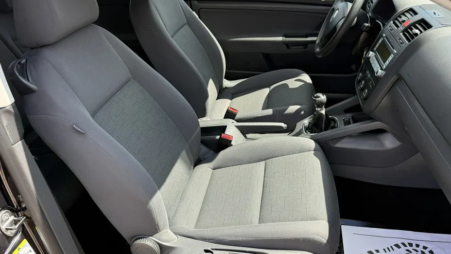 VOLKSWAGEN Golf -
