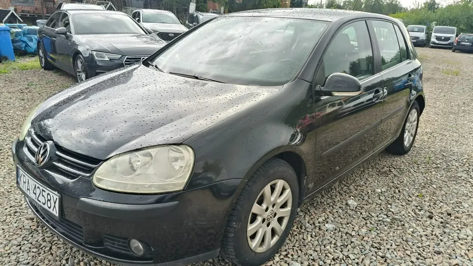 VOLKSWAGEN Golf -