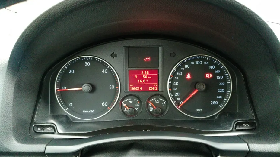 VOLKSWAGEN Golf -