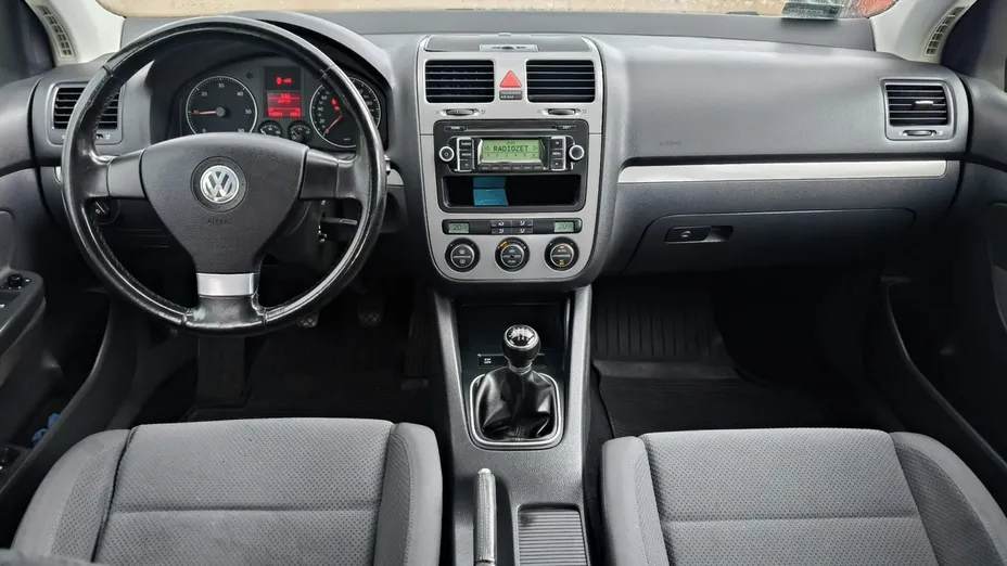 VOLKSWAGEN Golf -