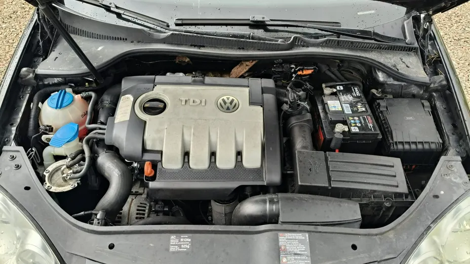 VOLKSWAGEN Golf -