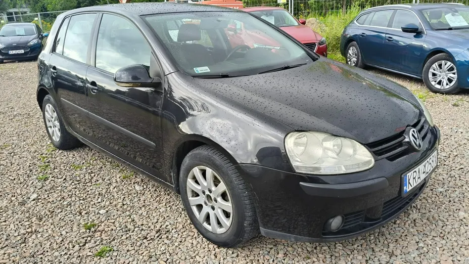 VOLKSWAGEN Golf -