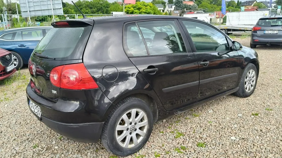 VOLKSWAGEN Golf -