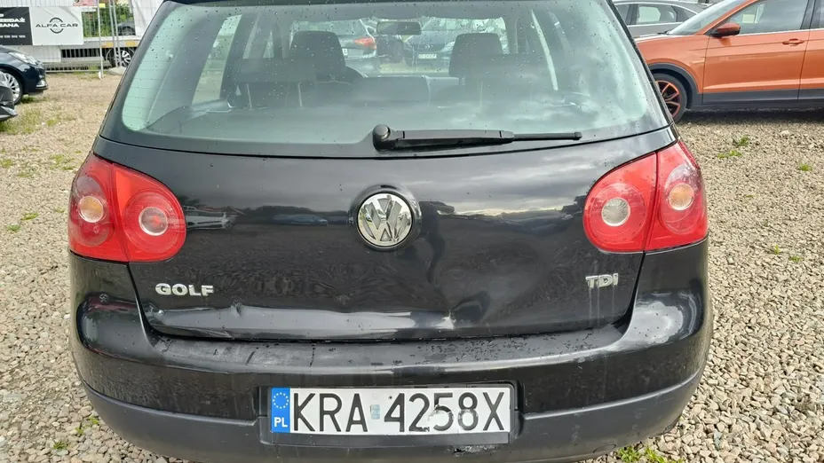 VOLKSWAGEN Golf -