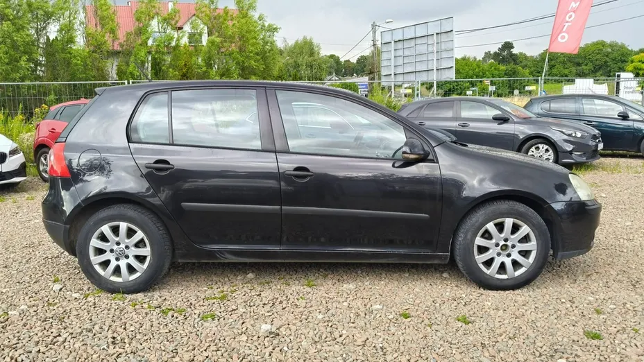 VOLKSWAGEN Golf -