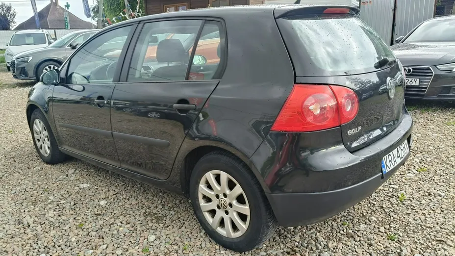 VOLKSWAGEN Golf -