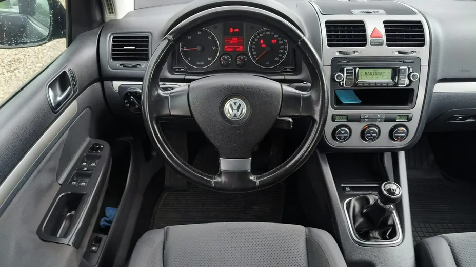 VOLKSWAGEN Golf -