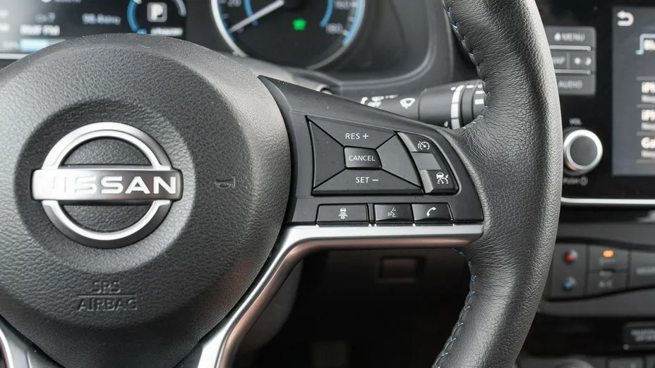 NISSAN Leaf -