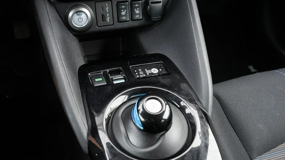 NISSAN Leaf -