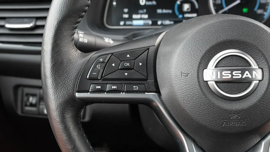 NISSAN Leaf -