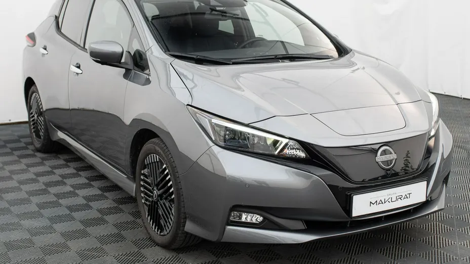 NISSAN Leaf -