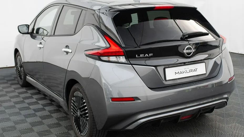 NISSAN Leaf -