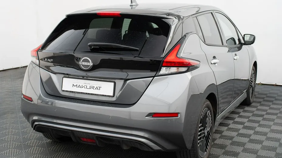 NISSAN Leaf -