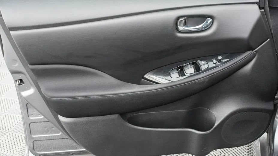 NISSAN Leaf -